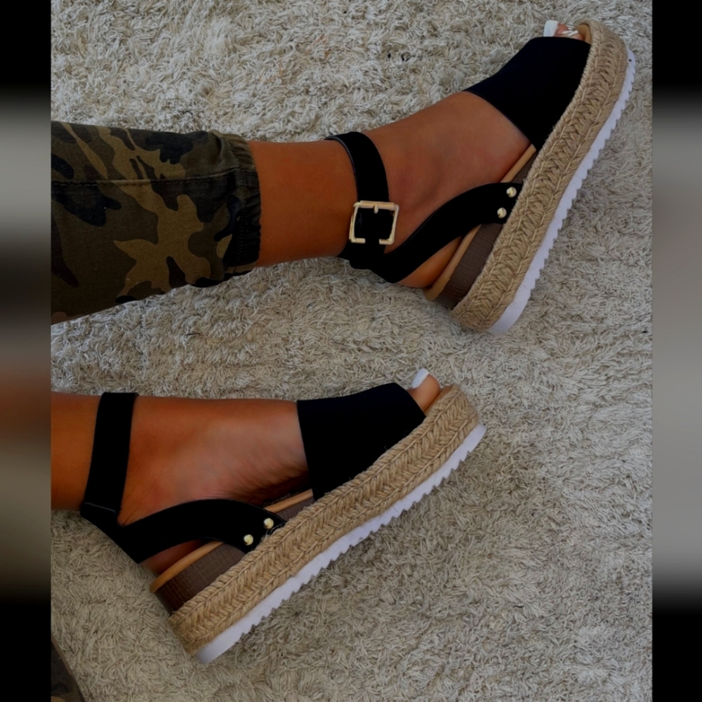 Woman's Summer Sandals* Leopard Print* Size 10 * In the original box*